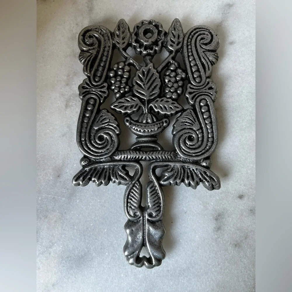 Vtg Virginia Metal Crafter's Trivet -Grapes / scroll Floral Design.